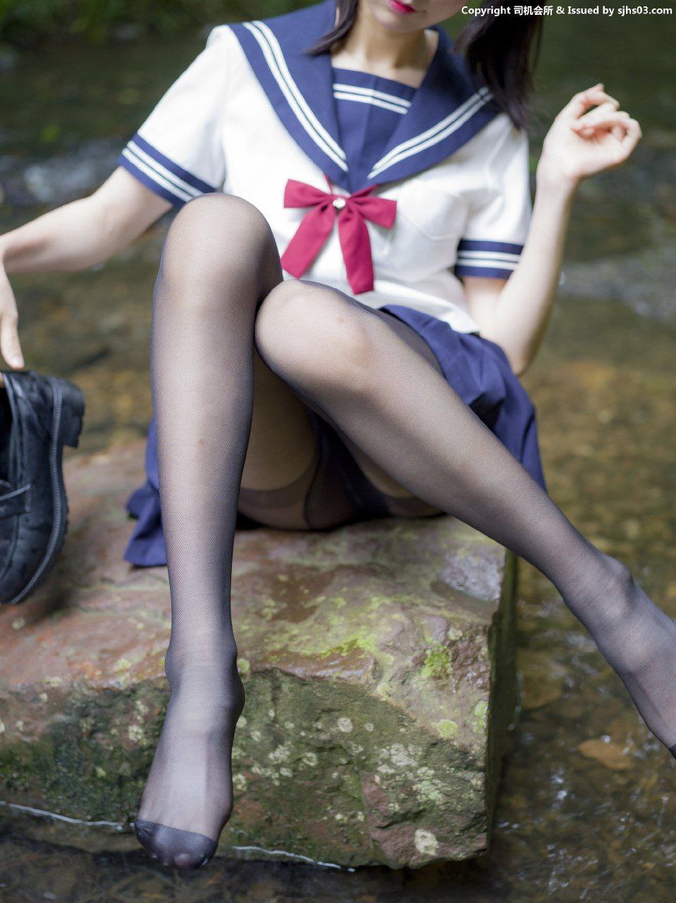  善良的人妻被部长侵犯