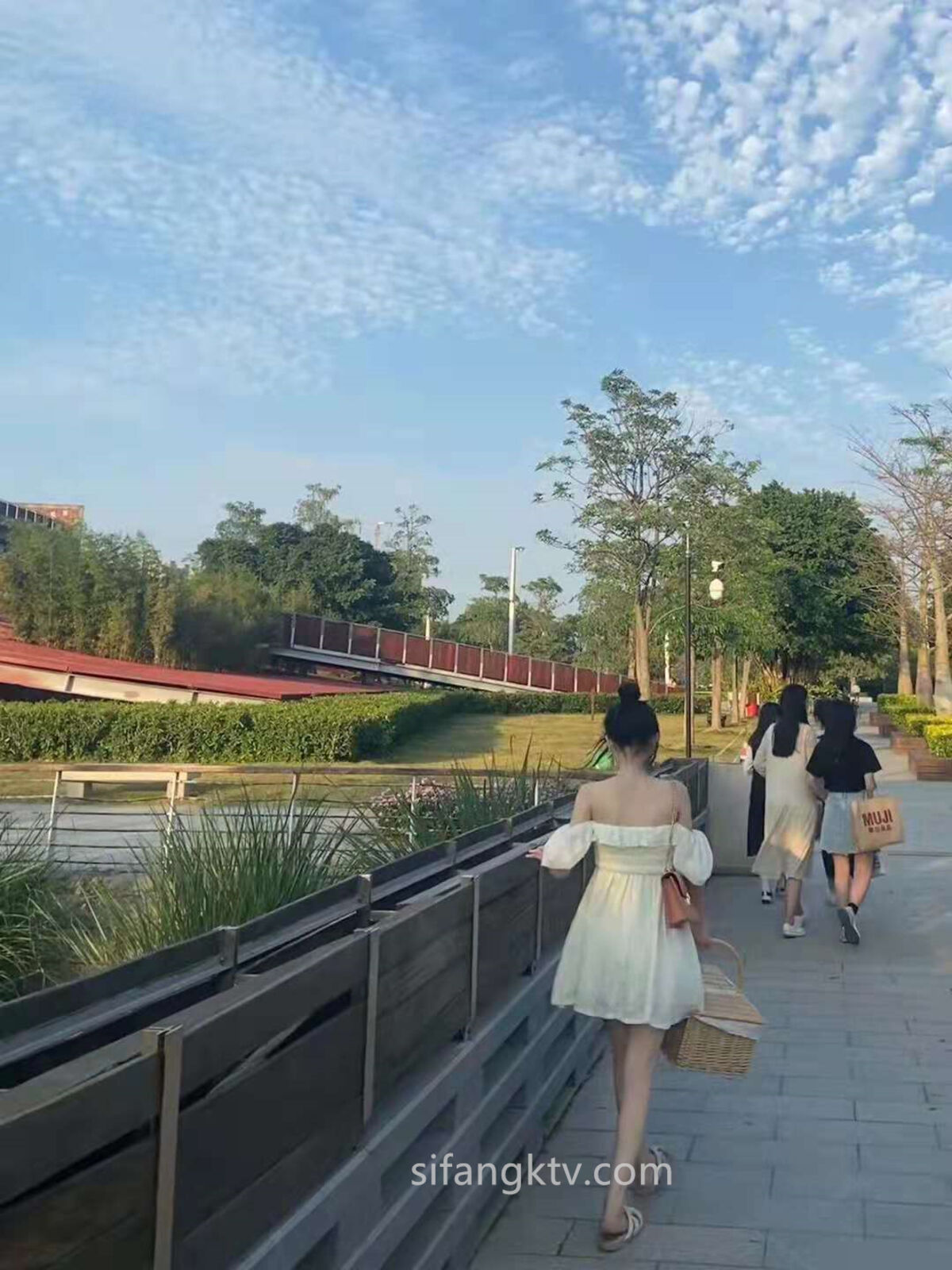 亚洲已满18点击进入在线观看_女人尝试到更粗大的心理变化_日本做暖暖免费视频_久久成人网站亚洲综合